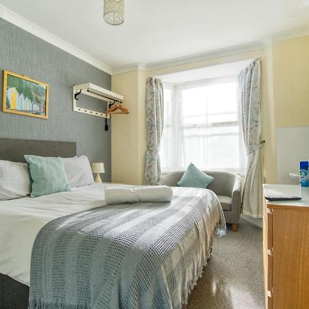 St Weonards Bed and Breakfast Paignton Exteriör bild