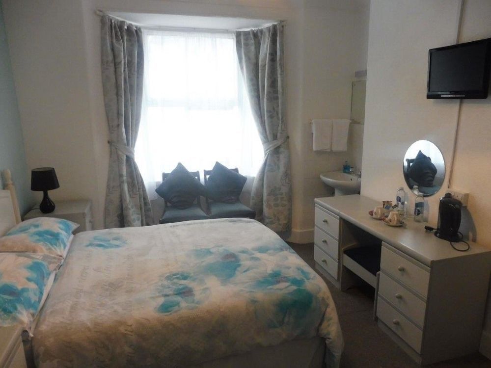 St Weonards Bed and Breakfast Paignton Exteriör bild