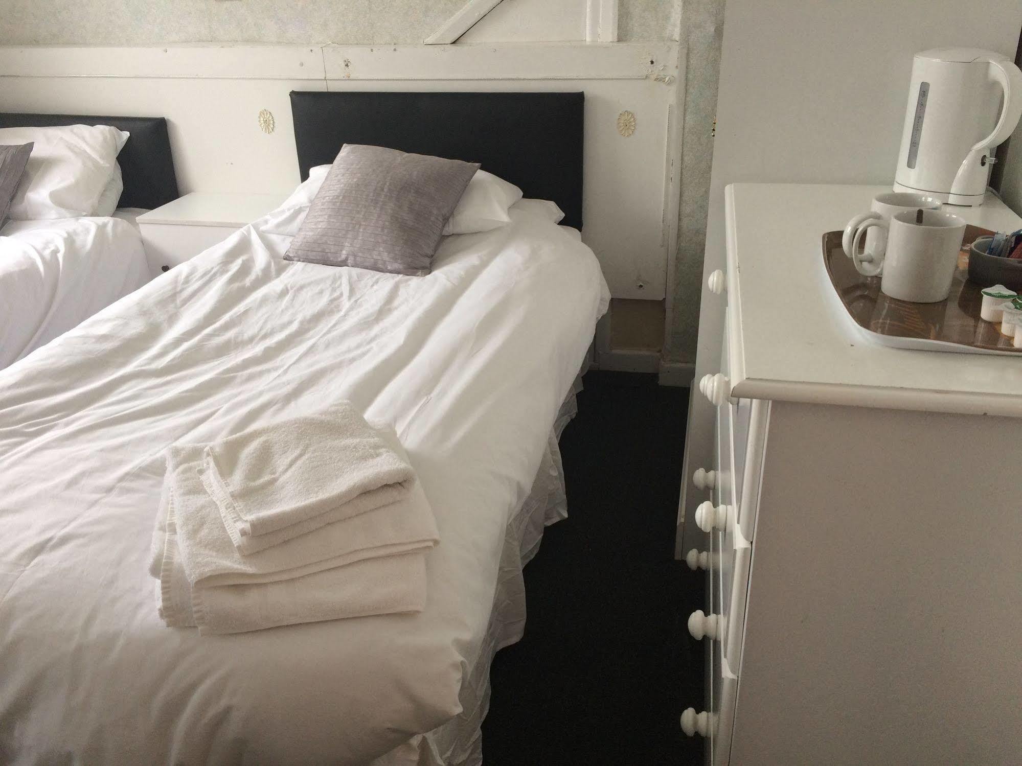 St Weonards Bed and Breakfast Paignton Exteriör bild