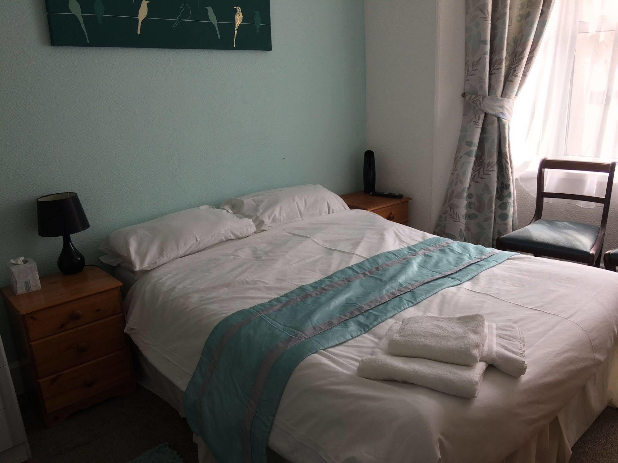 St Weonards Bed and Breakfast Paignton Exteriör bild