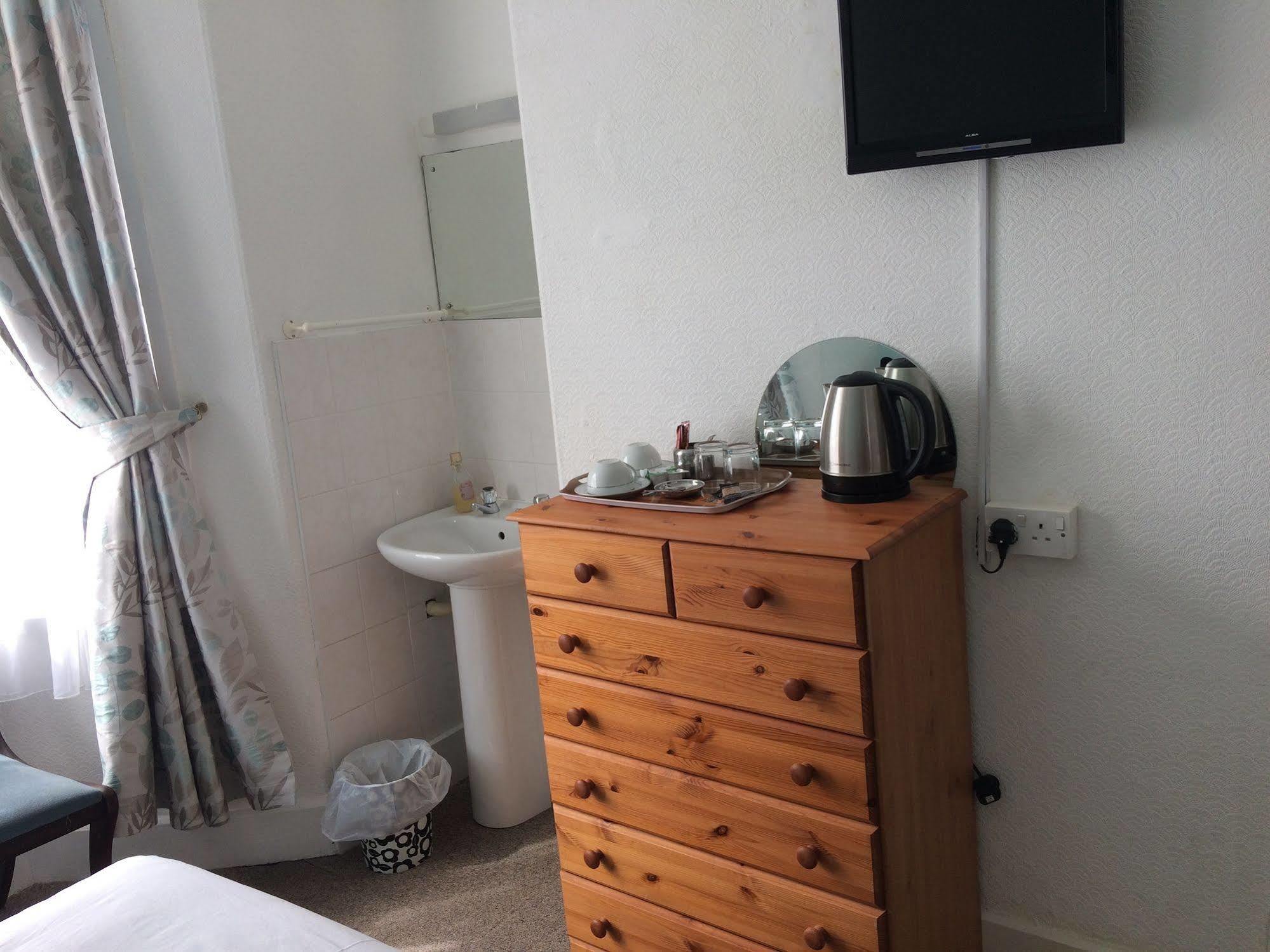 St Weonards Bed and Breakfast Paignton Exteriör bild