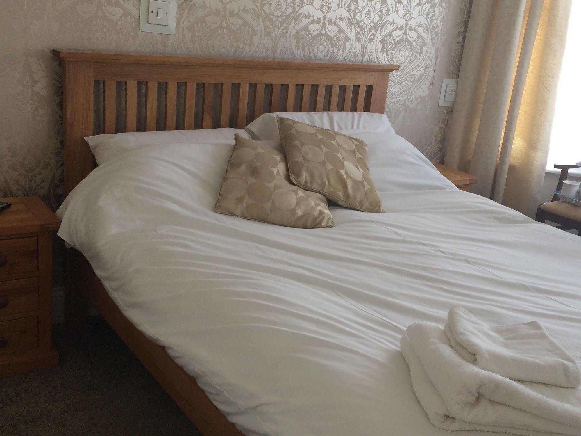 St Weonards Bed and Breakfast Paignton Exteriör bild