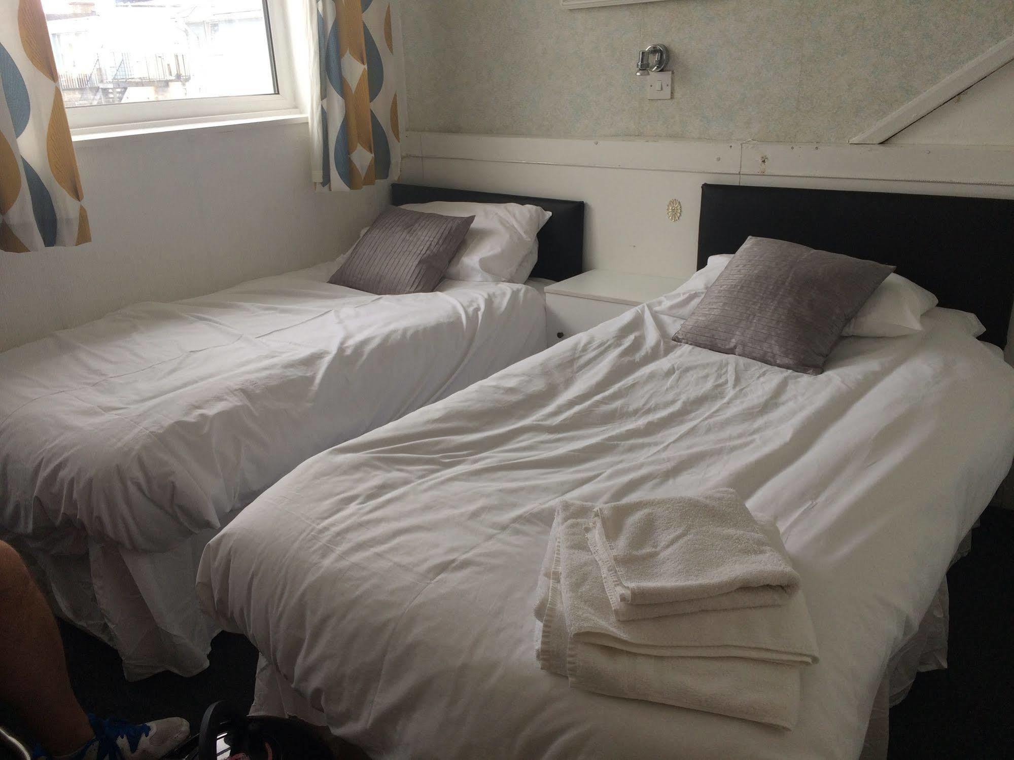 St Weonards Bed and Breakfast Paignton Exteriör bild